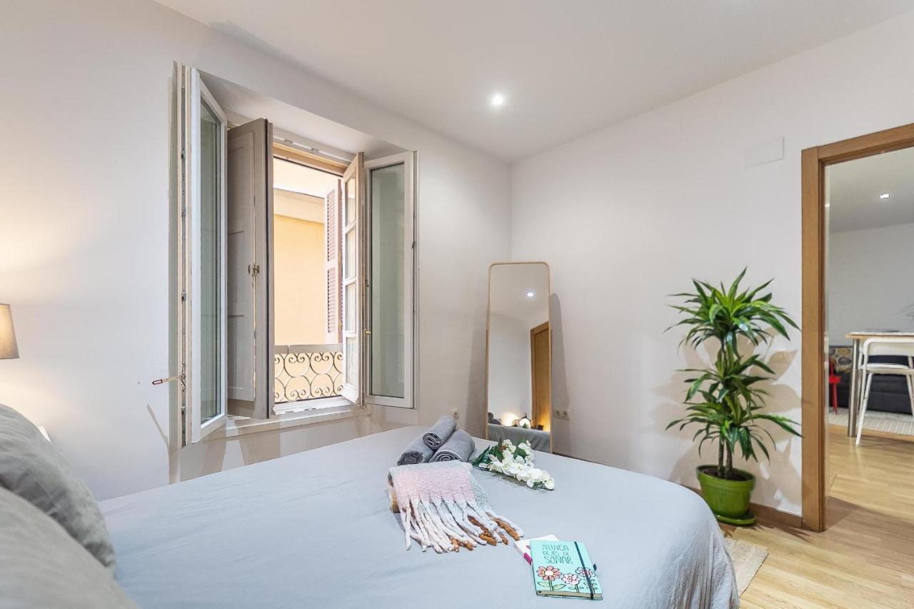 Central Malaga Apartment At Mitjana Plaza Exterior foto